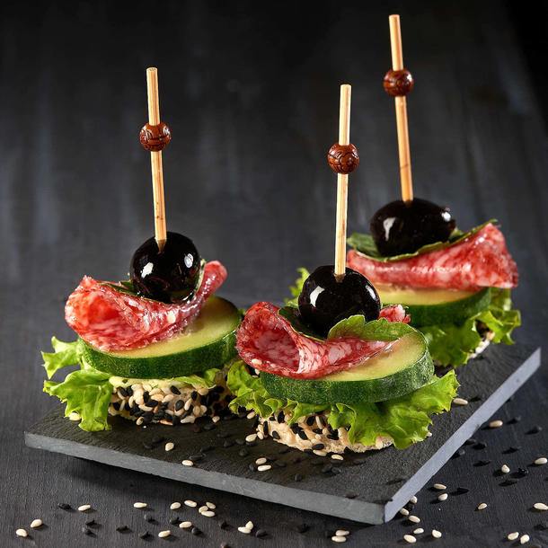 Канапе с итальянской салями Канапе с итальянской салями