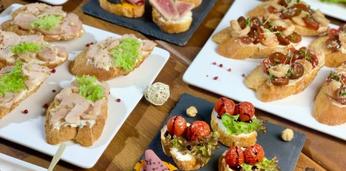 Лёгкий сет брускетт и тарталеток на 10-12 персон